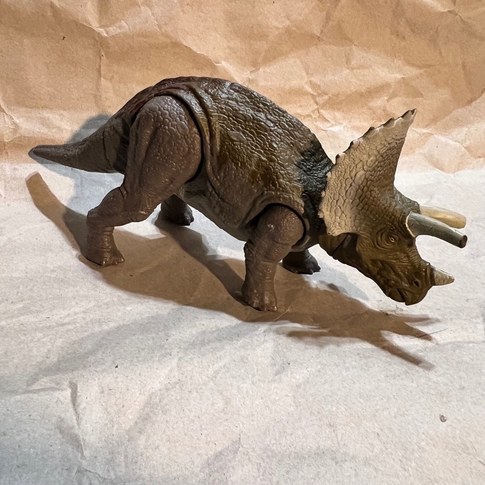 Jurassic World Large Triceratops Action Figure Brown Olive Sound Toy Articulated